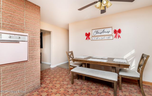 7805 Cedar Brook Dr, Louisville, KY 40219