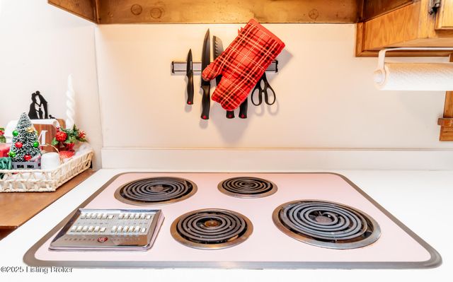 7805 Cedar Brook Dr, Louisville, KY 40219