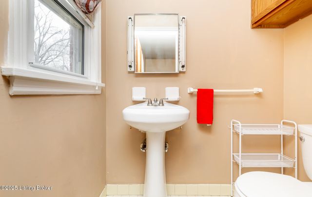 7805 Cedar Brook Dr, Louisville, KY 40219