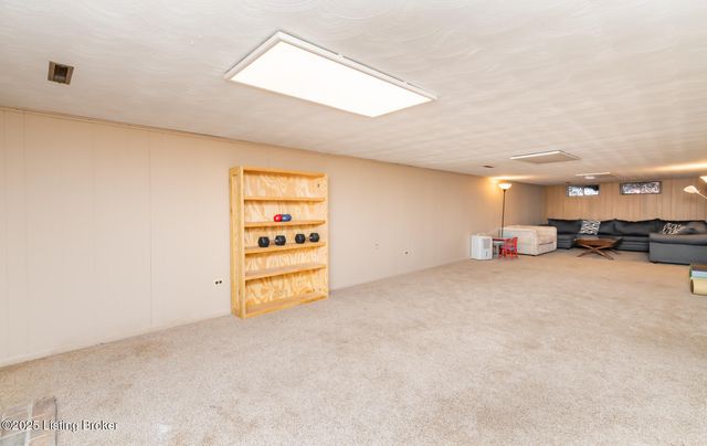 7805 Cedar Brook Dr, Louisville, KY 40219