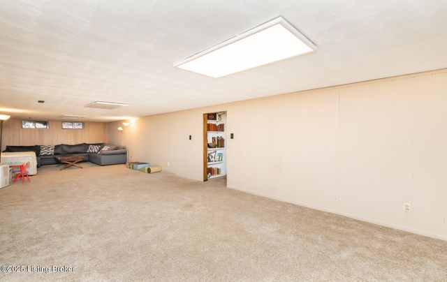 7805 Cedar Brook Dr, Louisville, KY 40219