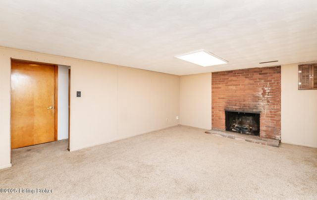 7805 Cedar Brook Dr, Louisville, KY 40219