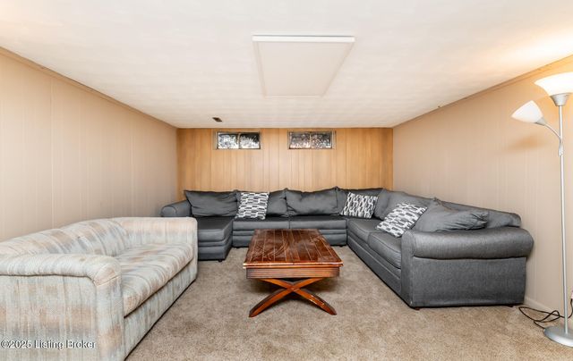 7805 Cedar Brook Dr, Louisville, KY 40219