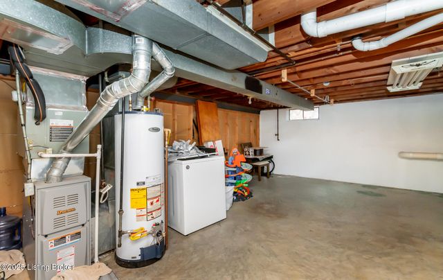 7805 Cedar Brook Dr, Louisville, KY 40219