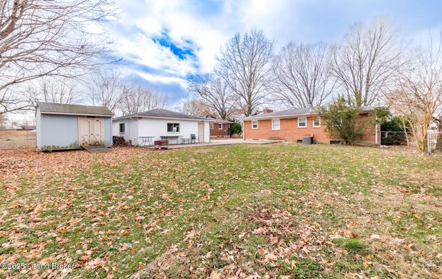 7805 Cedar Brook Dr, Louisville, KY 40219