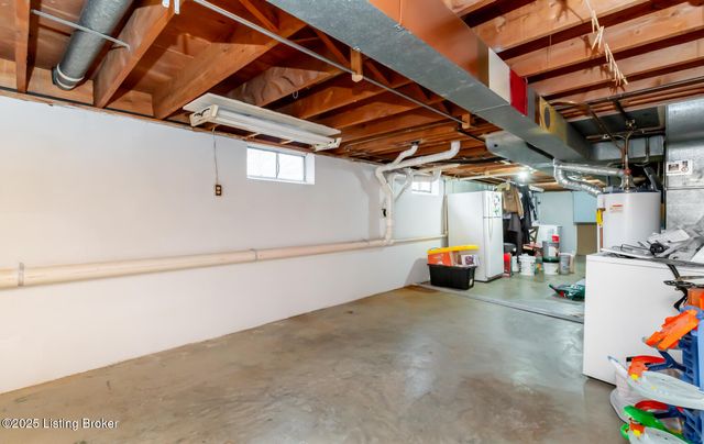 7805 Cedar Brook Dr, Louisville, KY 40219