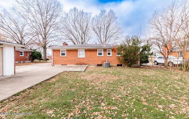 7805 Cedar Brook Dr, Louisville, KY 40219
