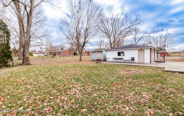 7805 Cedar Brook Dr, Louisville, KY 40219