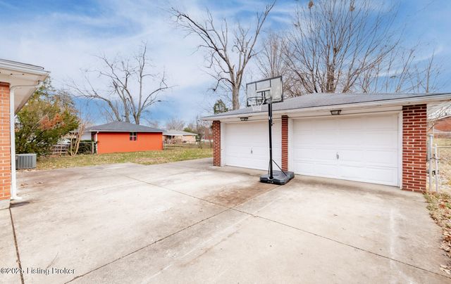 7805 Cedar Brook Dr, Louisville, KY 40219