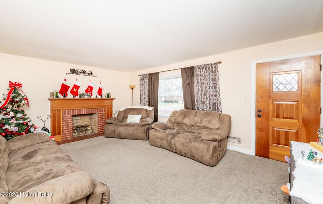 7805 Cedar Brook Dr, Louisville, KY 40219