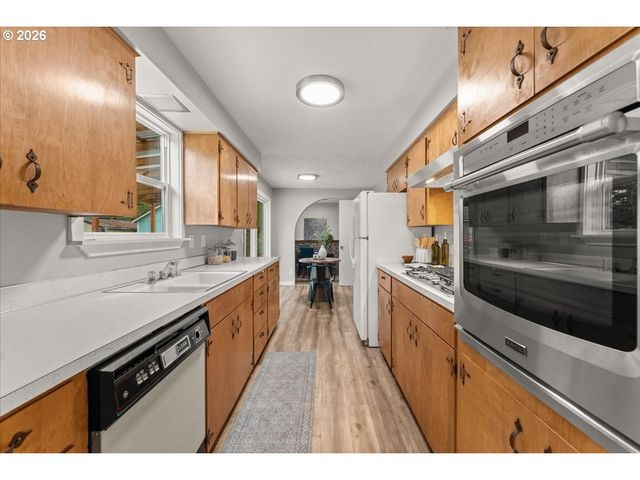 422 Ne 170TH Ave, Portland, OR 97230