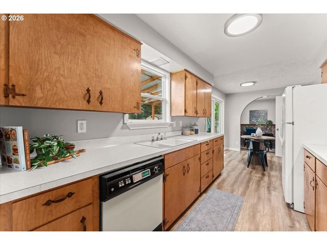 422 Ne 170TH Ave, Portland, OR 97230
