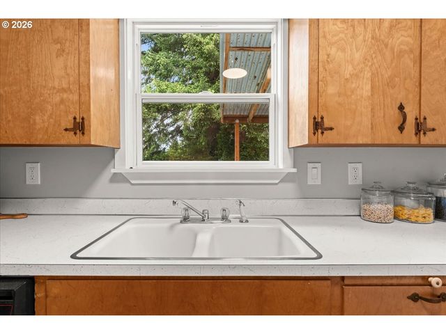 422 Ne 170TH Ave, Portland, OR 97230