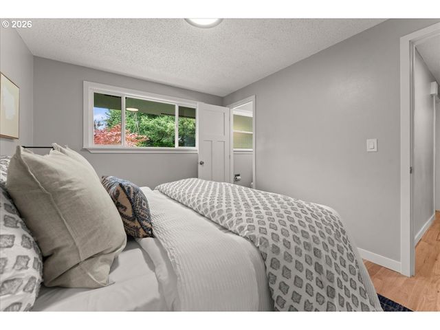 422 Ne 170TH Ave, Portland, OR 97230