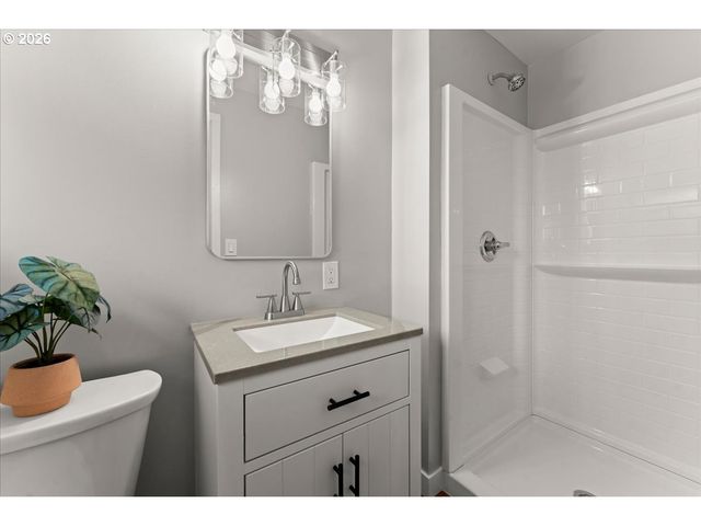 422 Ne 170TH Ave, Portland, OR 97230