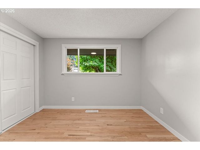 422 Ne 170TH Ave, Portland, OR 97230