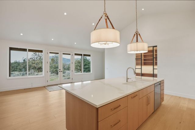 7780 SW Wickiup Avenue, Redmond, OR 97756