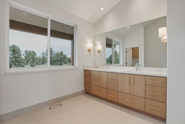 7780 SW Wickiup Avenue, Redmond, OR 97756