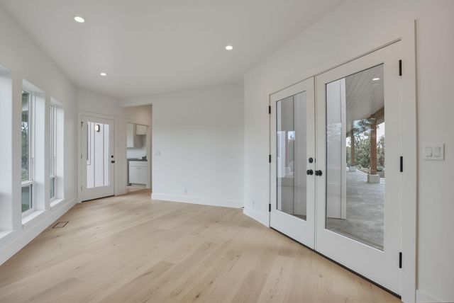 7780 SW Wickiup Avenue, Redmond, OR 97756