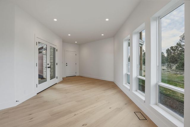 7780 SW Wickiup Avenue, Redmond, OR 97756