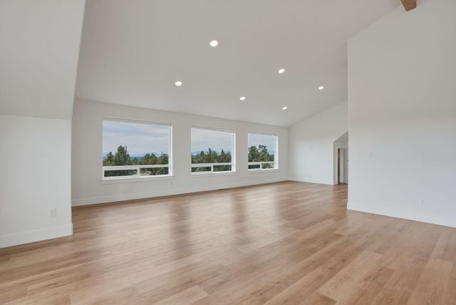 7780 SW Wickiup Avenue, Redmond, OR 97756