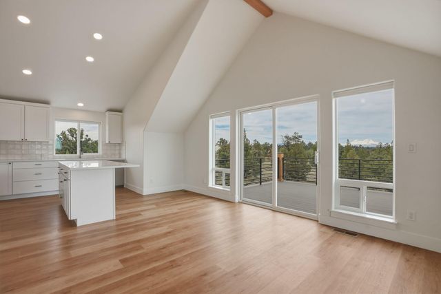 7780 SW Wickiup Avenue, Redmond, OR 97756