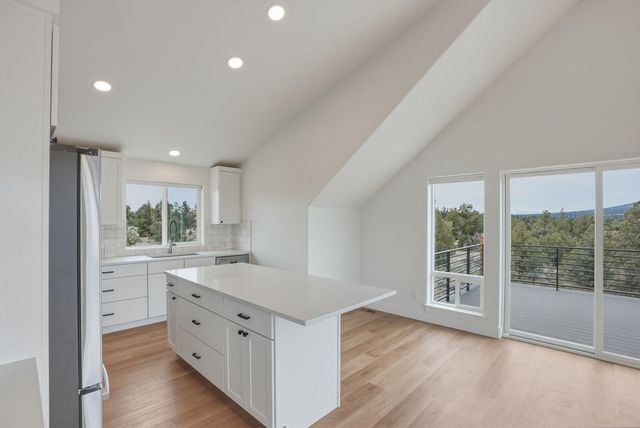 7780 SW Wickiup Avenue, Redmond, OR 97756