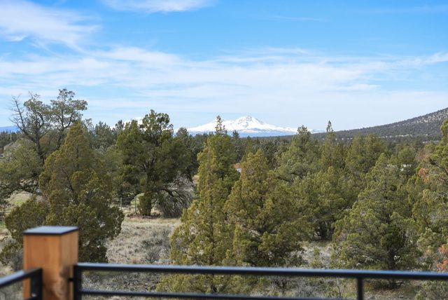 7780 SW Wickiup Avenue, Redmond, OR 97756