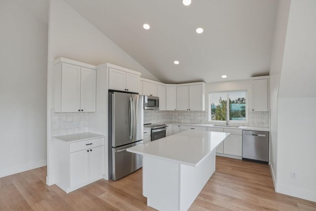 7780 SW Wickiup Avenue, Redmond, OR 97756