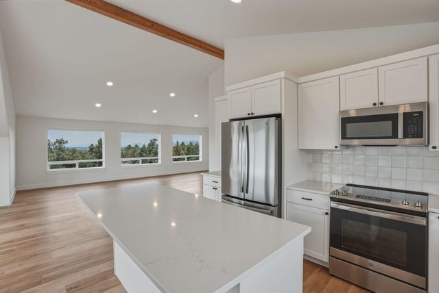 7780 SW Wickiup Avenue, Redmond, OR 97756