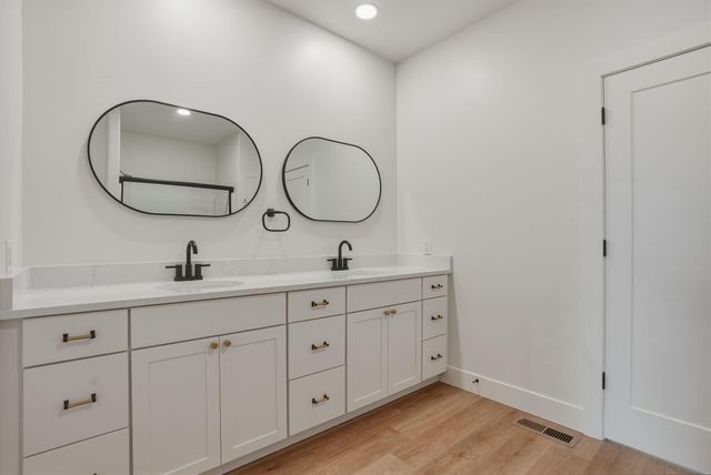 7780 SW Wickiup Avenue, Redmond, OR 97756