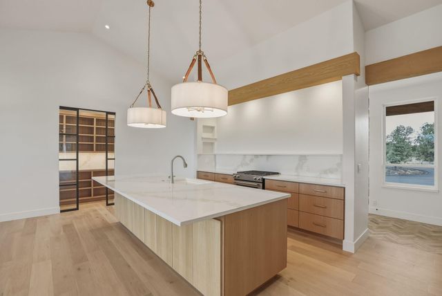 7780 SW Wickiup Avenue, Redmond, OR 97756