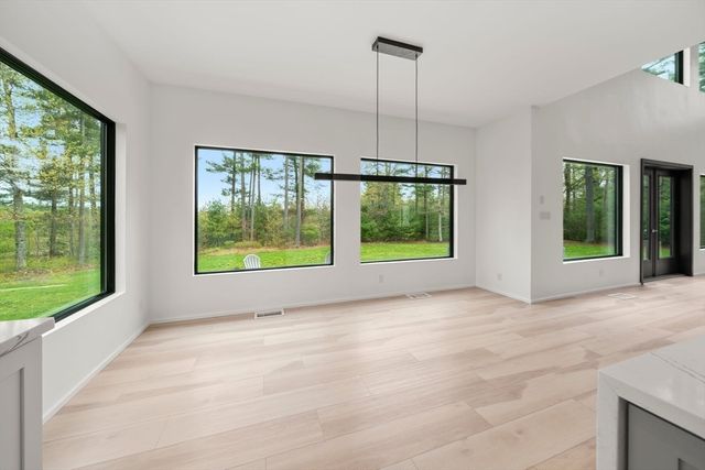 3 Kestrel Way, Carver, MA 02330
