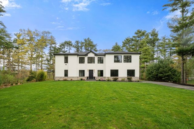 3 Kestrel Way, Carver, MA 02330