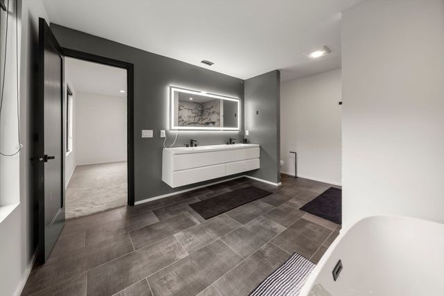 3 Kestrel Way, Carver, MA 02330