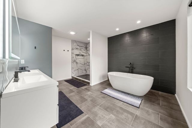 3 Kestrel Way, Carver, MA 02330