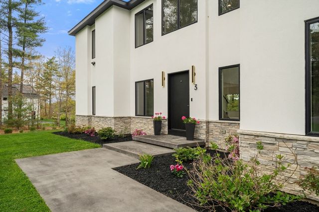 3 Kestrel Way, Carver, MA 02330