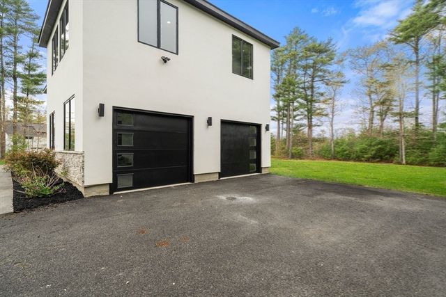 3 Kestrel Way, Carver, MA 02330