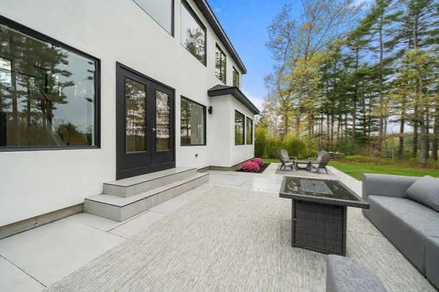3 Kestrel Way, Carver, MA 02330