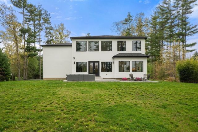 3 Kestrel Way, Carver, MA 02330
