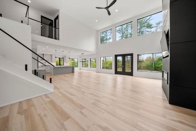 3 Kestrel Way, Carver, MA 02330