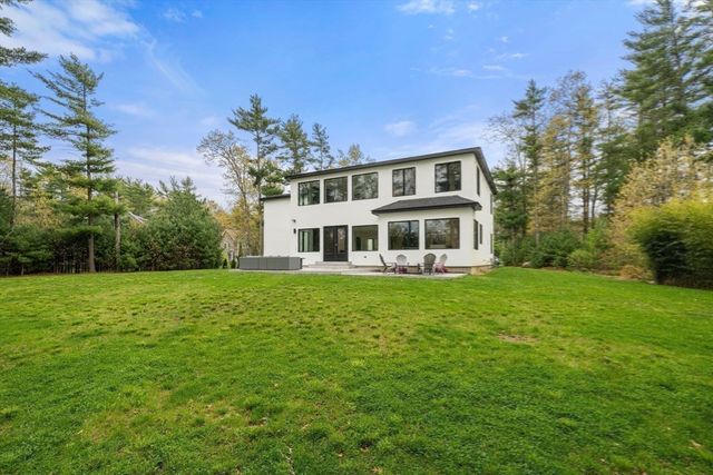 3 Kestrel Way, Carver, MA 02330