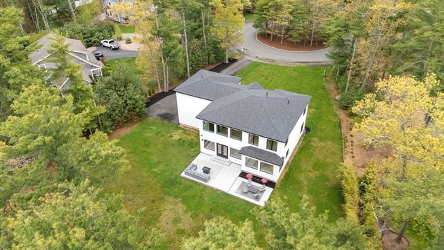 3 Kestrel Way, Carver, MA 02330