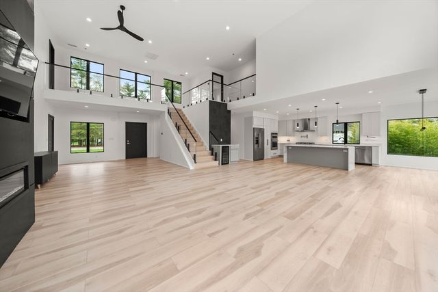 3 Kestrel Way, Carver, MA 02330