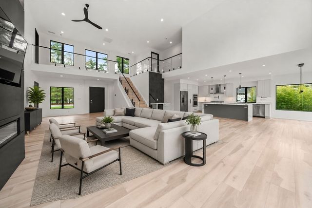 3 Kestrel Way, Carver, MA 02330
