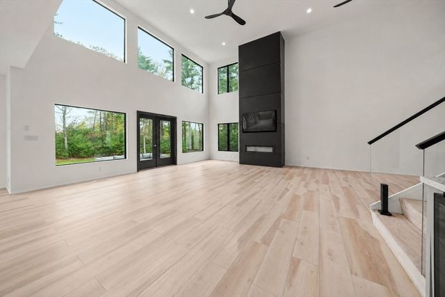 3 Kestrel Way, Carver, MA 02330