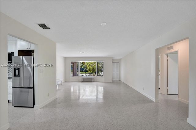 1524 NE 37th St, Oakland Park, FL 33334