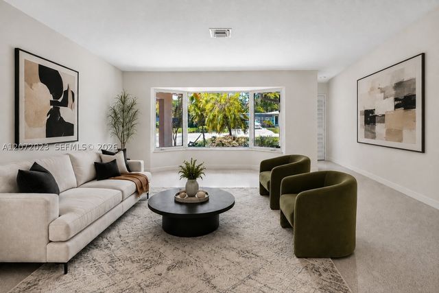 1524 NE 37th St, Oakland Park, FL 33334
