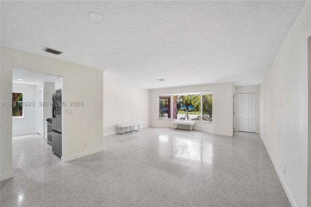 1524 NE 37th St, Oakland Park, FL 33334
