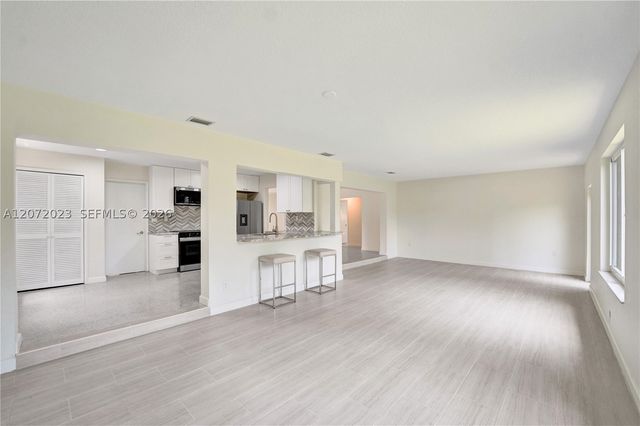 1524 NE 37th St, Oakland Park, FL 33334